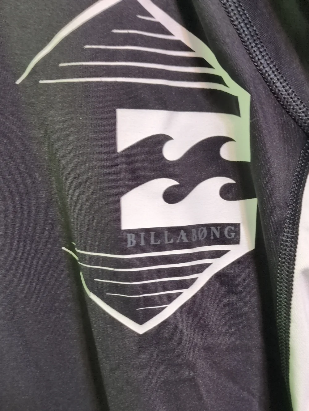 Billabong Built to Submerge XX-Large Black White Rash Guard UV Protection